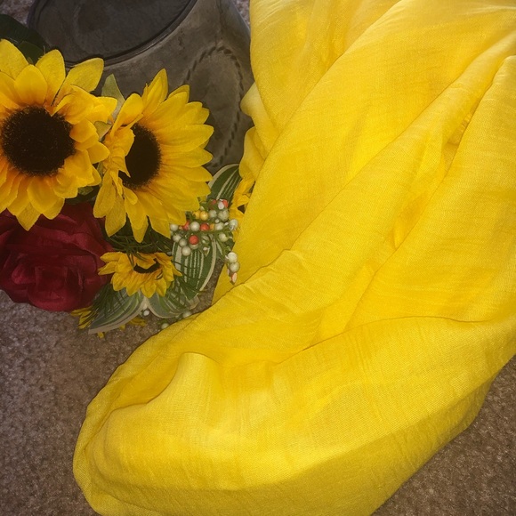 Yellow Scarf Shawl - Picture 3 of 4